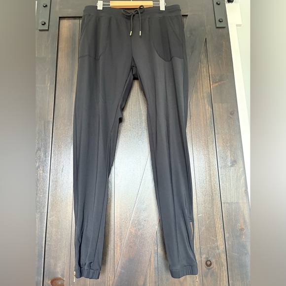 ZYIA Women’s Black Joggers - Picture 1 of 4